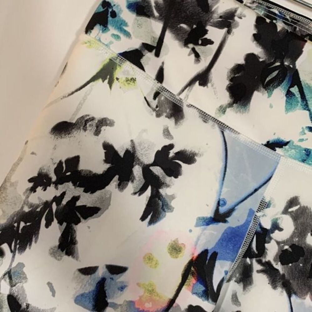 Nike White Multi-Colour Floral Leggings - Picture 3 of 6